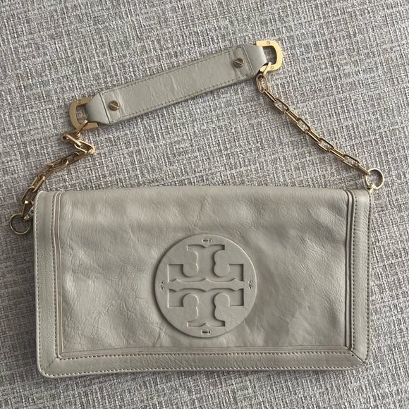 Tory Burch Handbags - Tory Burch Reva Clutch in Cream